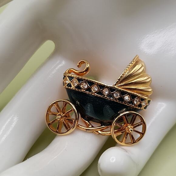 Vintage Baby Buggy Stroller Brooch, Expecting Parents Gift, Moving Wheel, 1 1/4" - Picture 1 of 9